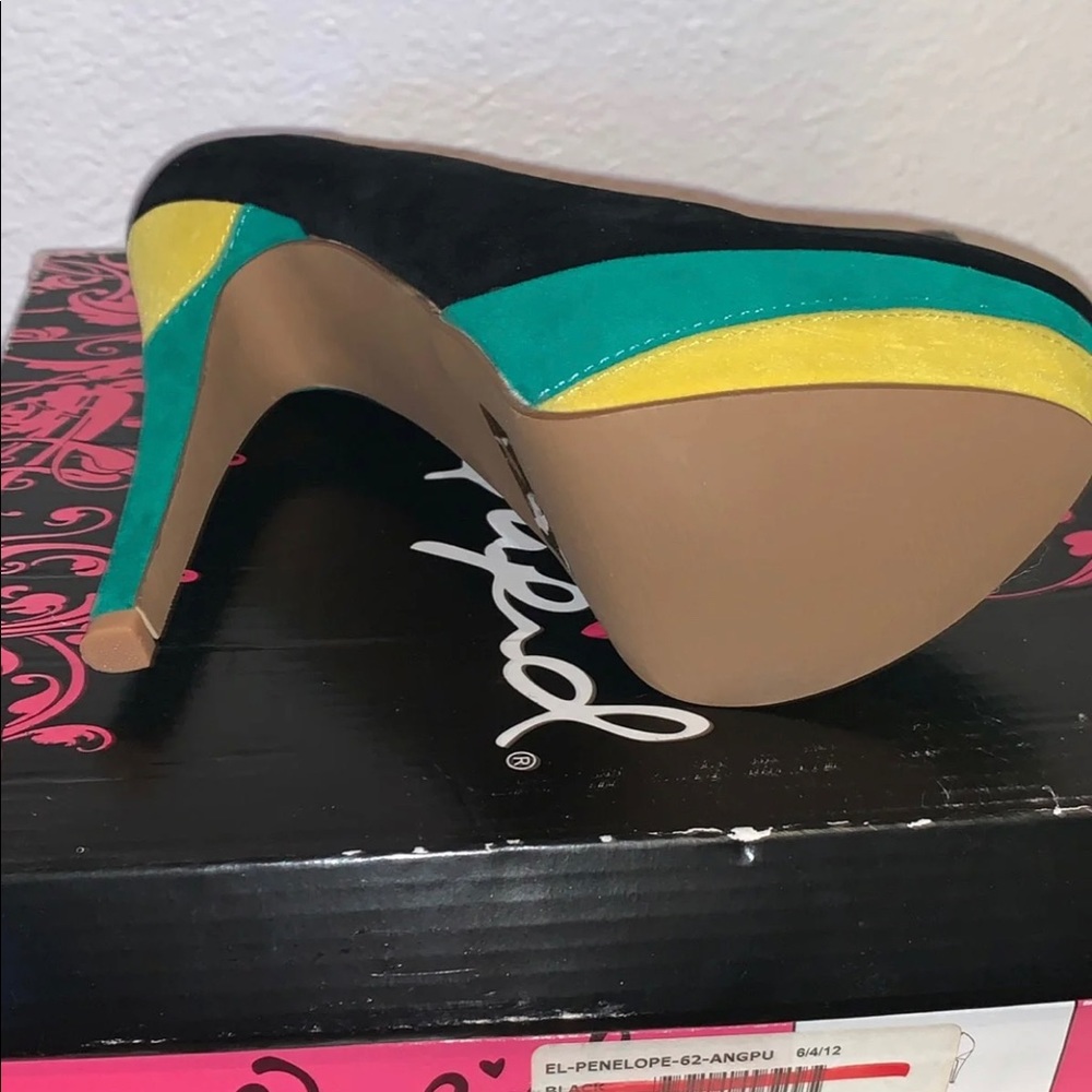 Heels - Picture 4 of 6